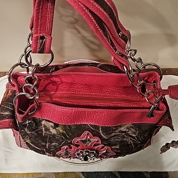 C Camo Pink Purse With Bling Cross Rhinestone studs leather concealed carry NWOT - Picture 7 of 17